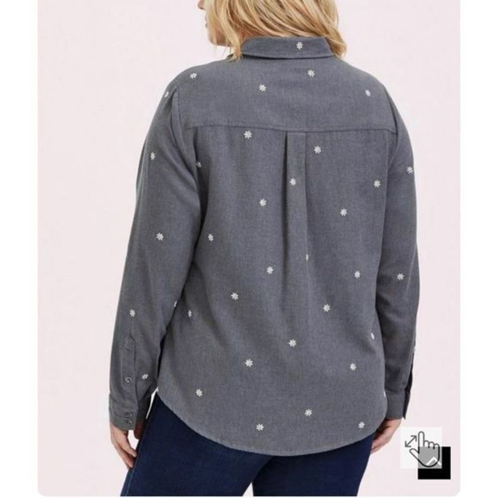 Torrid Cotton daisy Embroidered Button-Front Shirt‎ - Picture 2 of 10